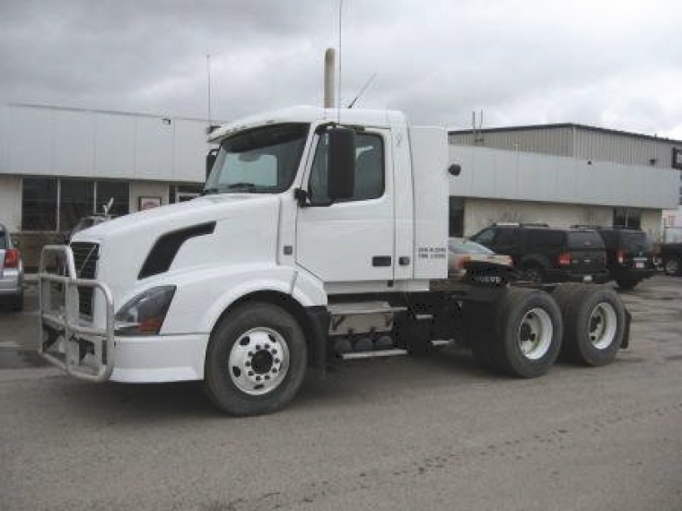 International L-160 highway tractor