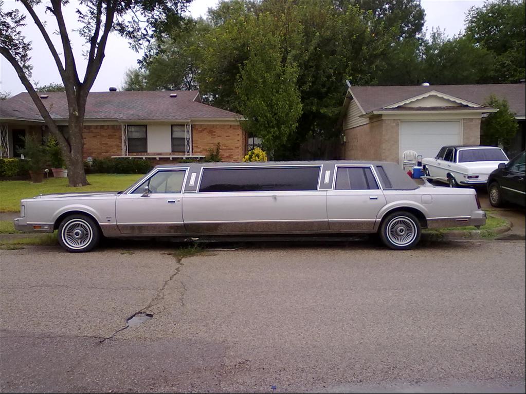 Lincoln Continental Town Car limousine