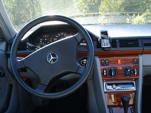 Mercedes-Benz 230E