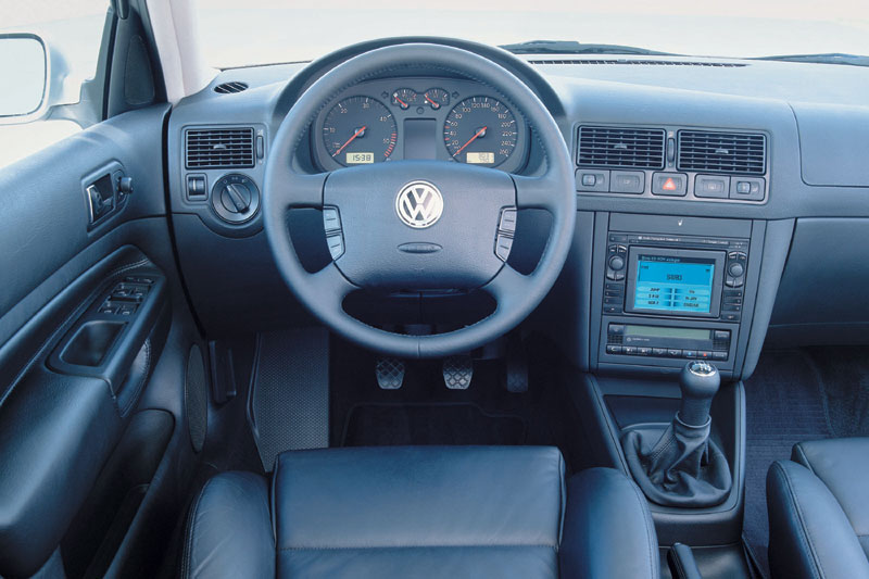 Volkswagen Golf 23 V5