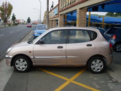 Daihatsu Sirion 13