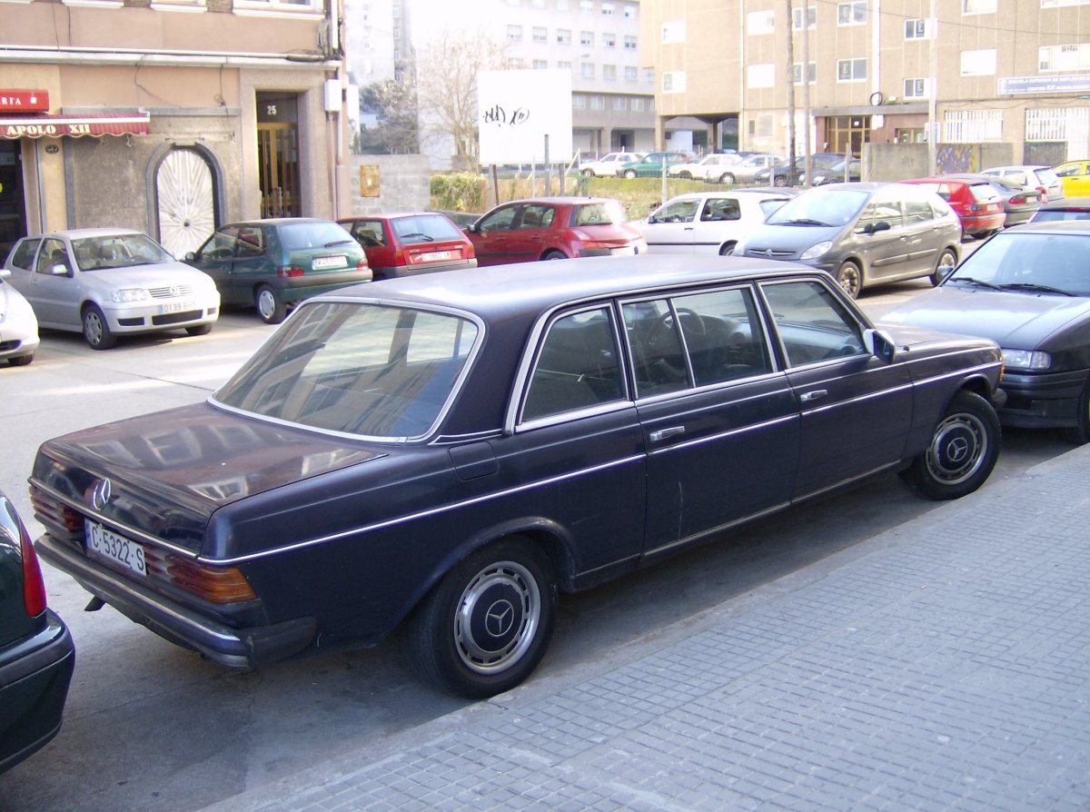 Mercedes-Benz 300 D Long Wheelbase