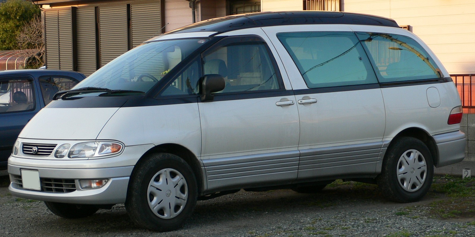 Toyota Estima Emina