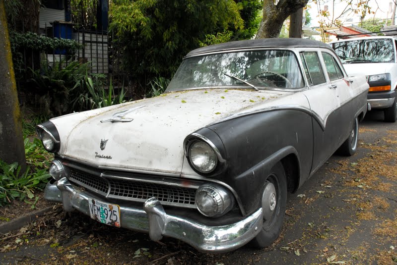 Ford Fairlane 4-Door Sedan