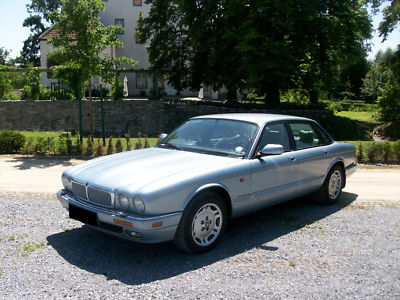 Jaguar XJ6 32