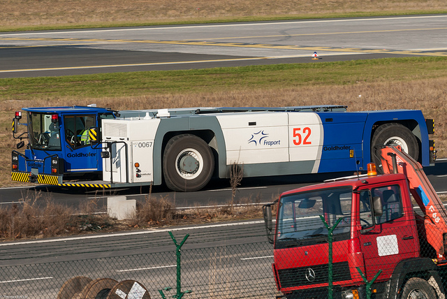 Goldhofer Push-back truck