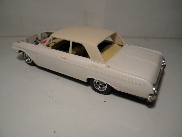 Ford Galaxie 2-dr Sedan