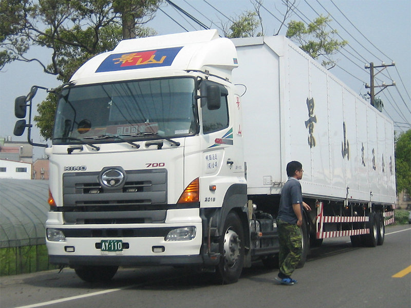 Hino 700 SS 2842