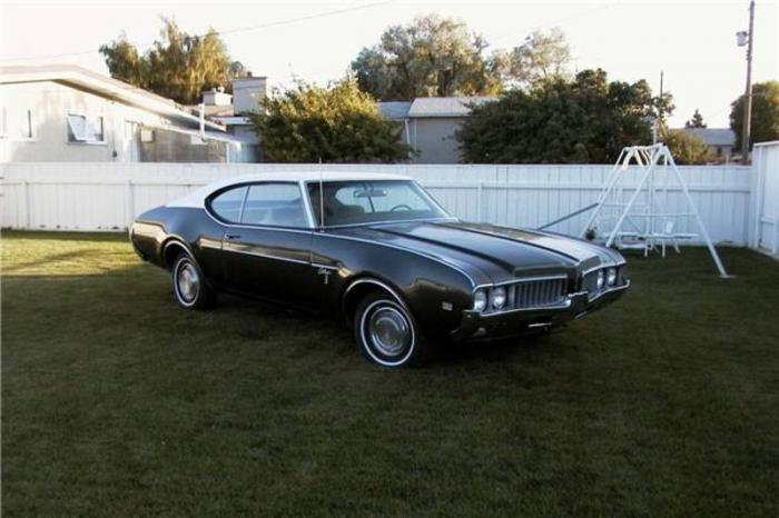 Oldsmobile Cutlass Salon coupe