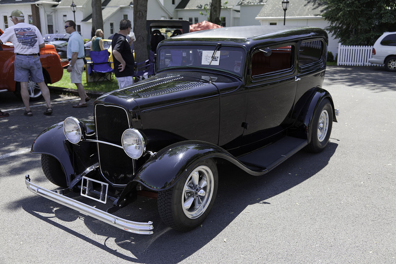 Ford 2-dr Sedan