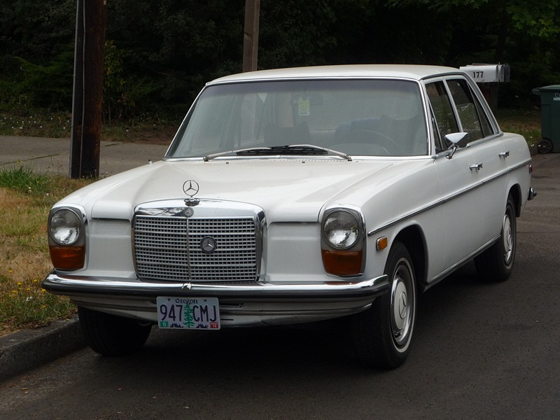 Mercedes-Benz 220D