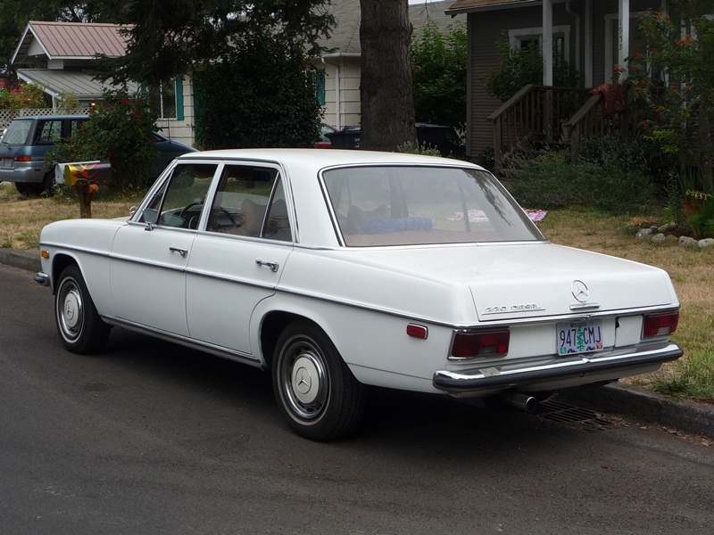 Mercedes-Benz 220D