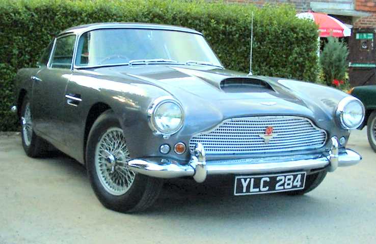 Aston Martin DB4