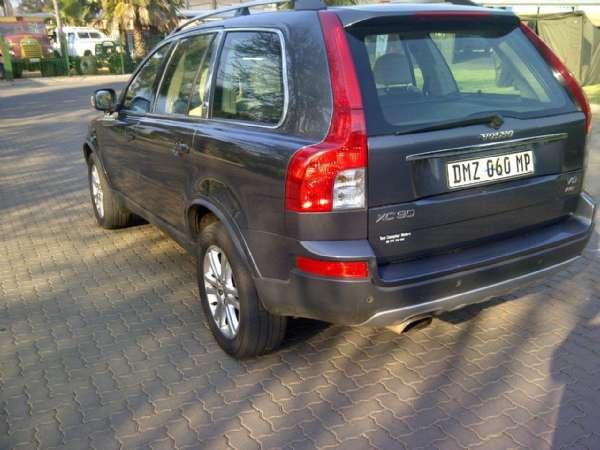 Volvo XC90 44L V8