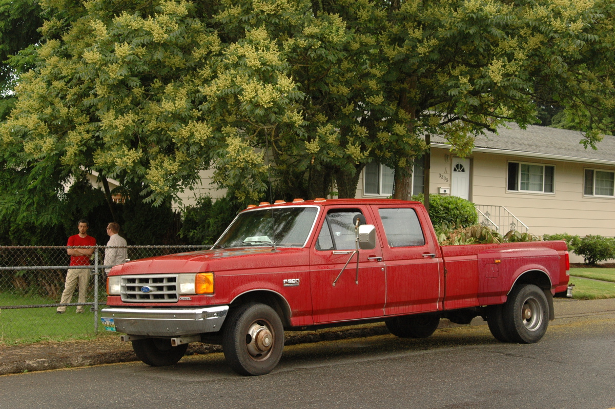 Ford F-350 Custom Crew Cab