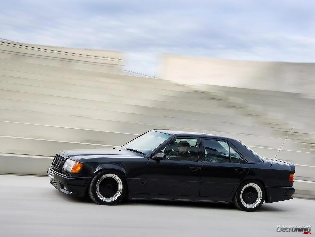 Mercedes-Benz 300 E Mercedes-Benz 300 E