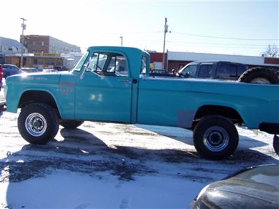 Dodge Power Wagon D-200