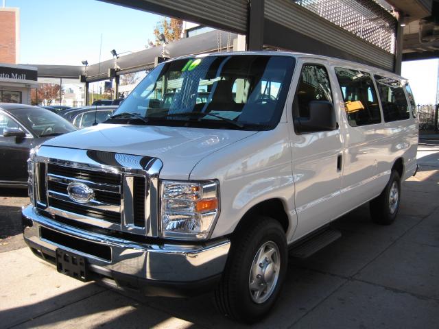 Ford E-350 XLT Super Duty