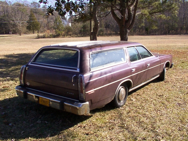 Ford LTD Country Sedan