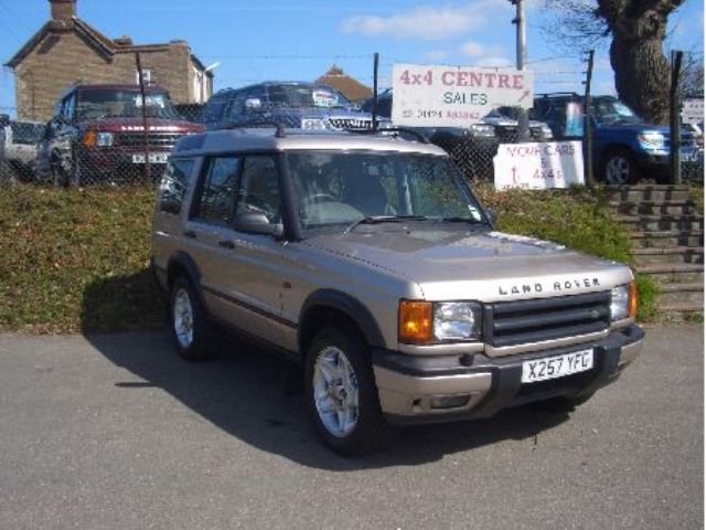 Land Rover Discovery ES V8i