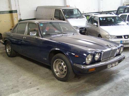 Jaguar XJ6 32