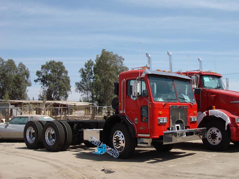 Peterbilt 320