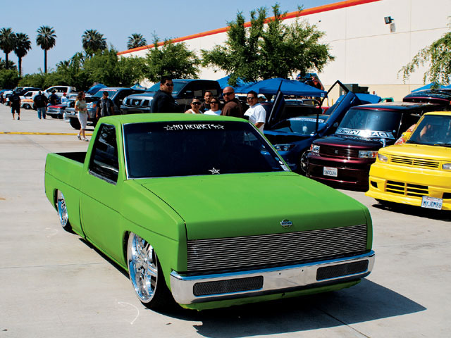 Nissan Custom Truck