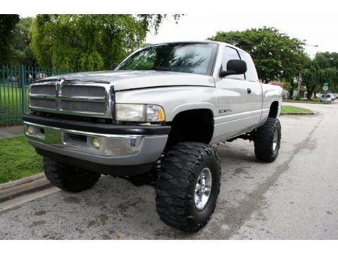 Dodge Ram 1500 SLT Club Cab 4x4