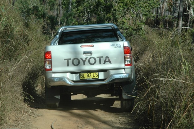 Toyota Hilux 30TD 4WD SR5 Toyota Hilux 30TD 4WD SR5