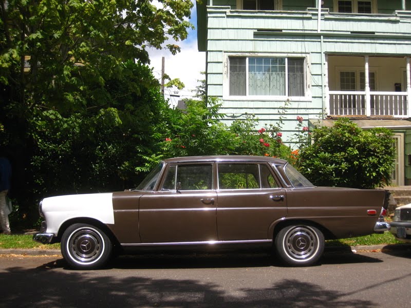 Mercedes-Benz E 200 Elegance hearse