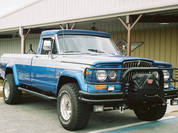 Jeep J-2000