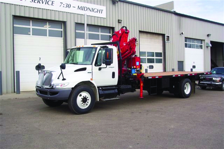 International L-160 highway tractor