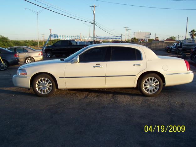 Lincoln Towncar Signature Series