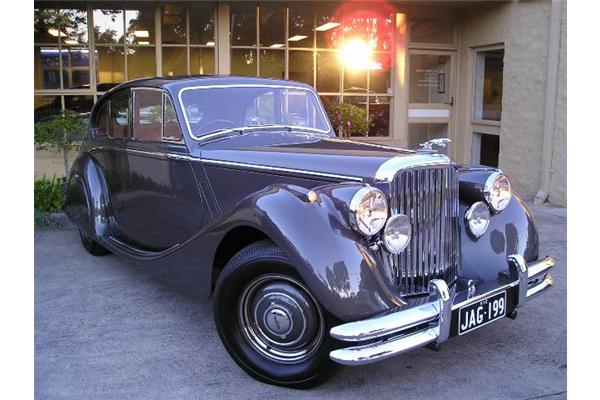 Jaguar Mk V sedan