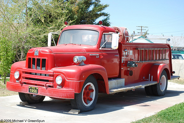 International Harvester R 185