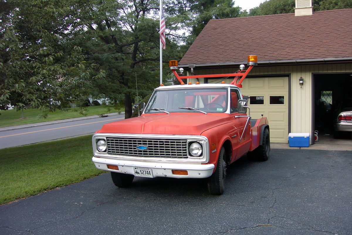 Chevrolet C-30 Deluxe rollback wrecker