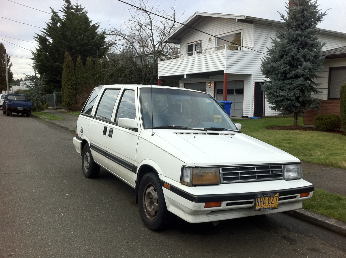 Nissan Stanza 18 Sedan