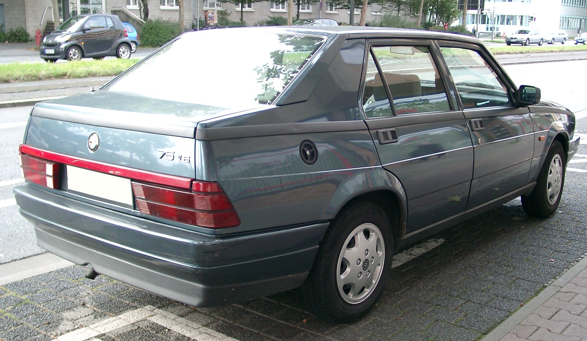 Alfa Romeo 75 16v-30