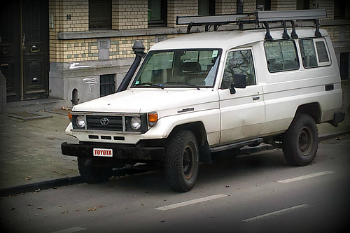 Toyota Land Cruiser HZJ75