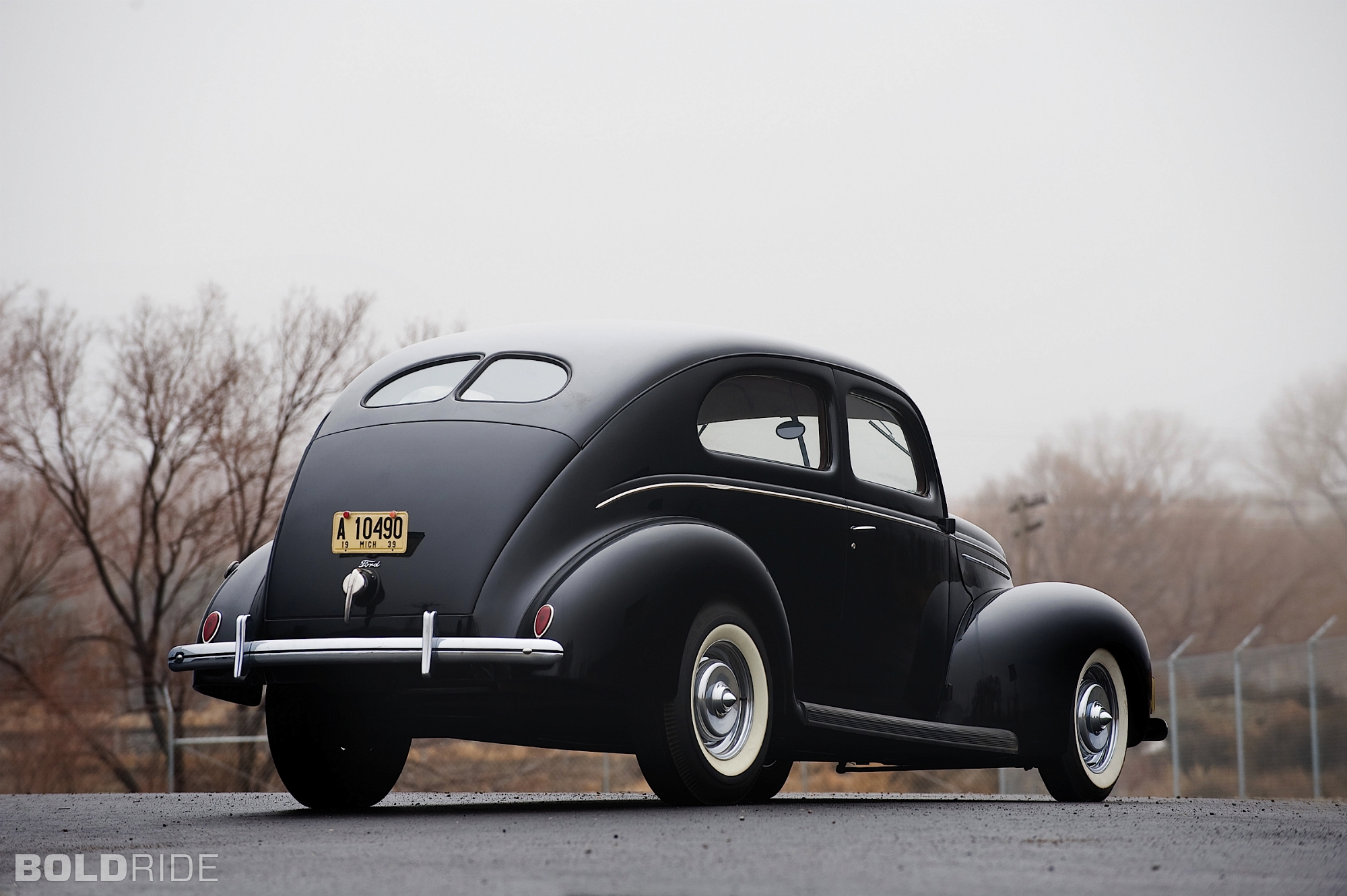 Ford Deluxe Tudor Sedan