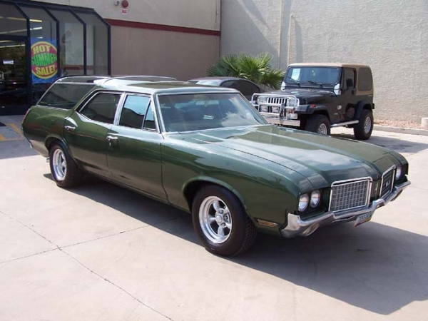 Oldsmobile Cutlass Vista Cruiser wagon