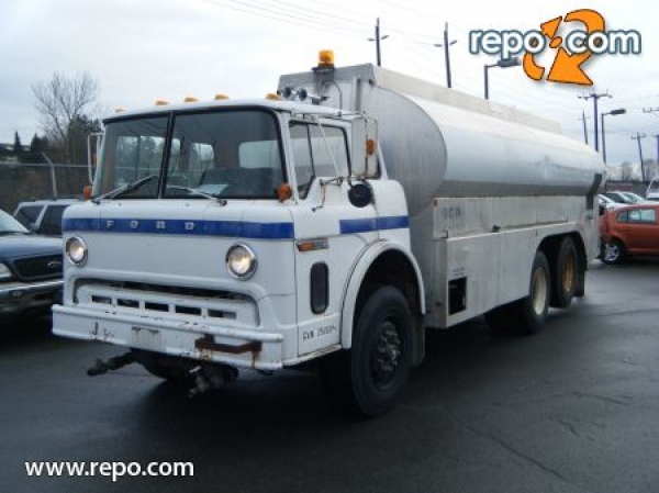 Ford C-900 tanker