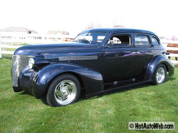 Chevrolet Master de Luxe sedan