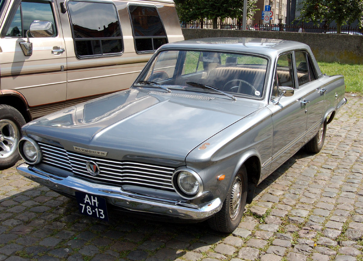 Plymouth Valiant V200 4dr