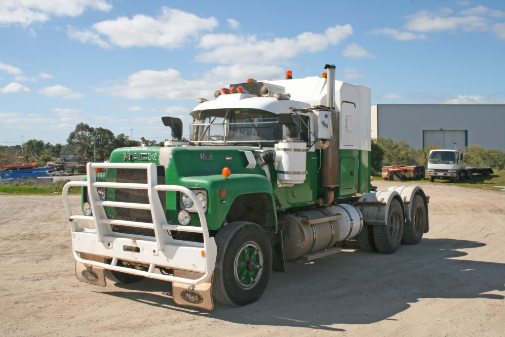 Mack R700