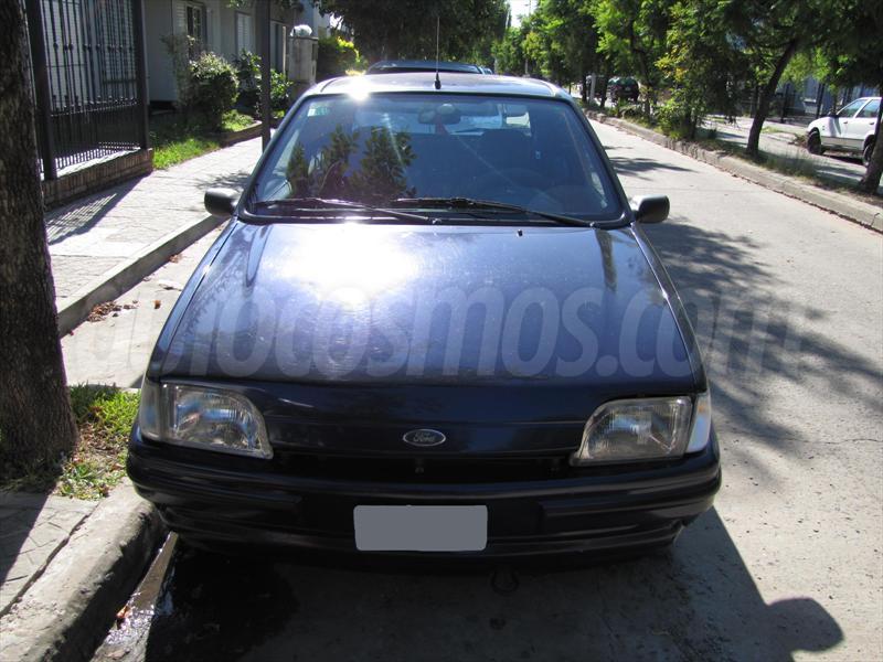 Ford Fiesta CLX 13