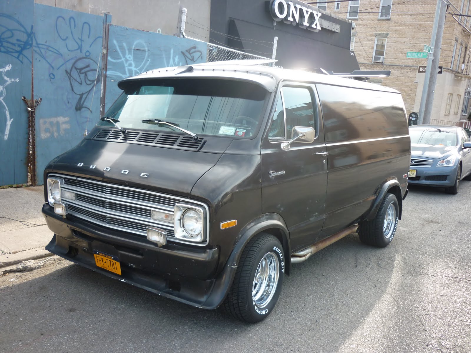 Dodge Tradesvan 100
