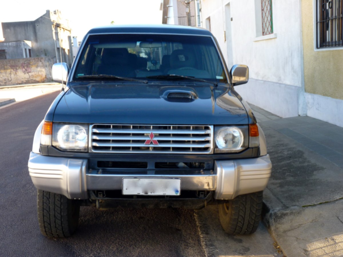 Mitsubishi Montero GLS 25 TDi