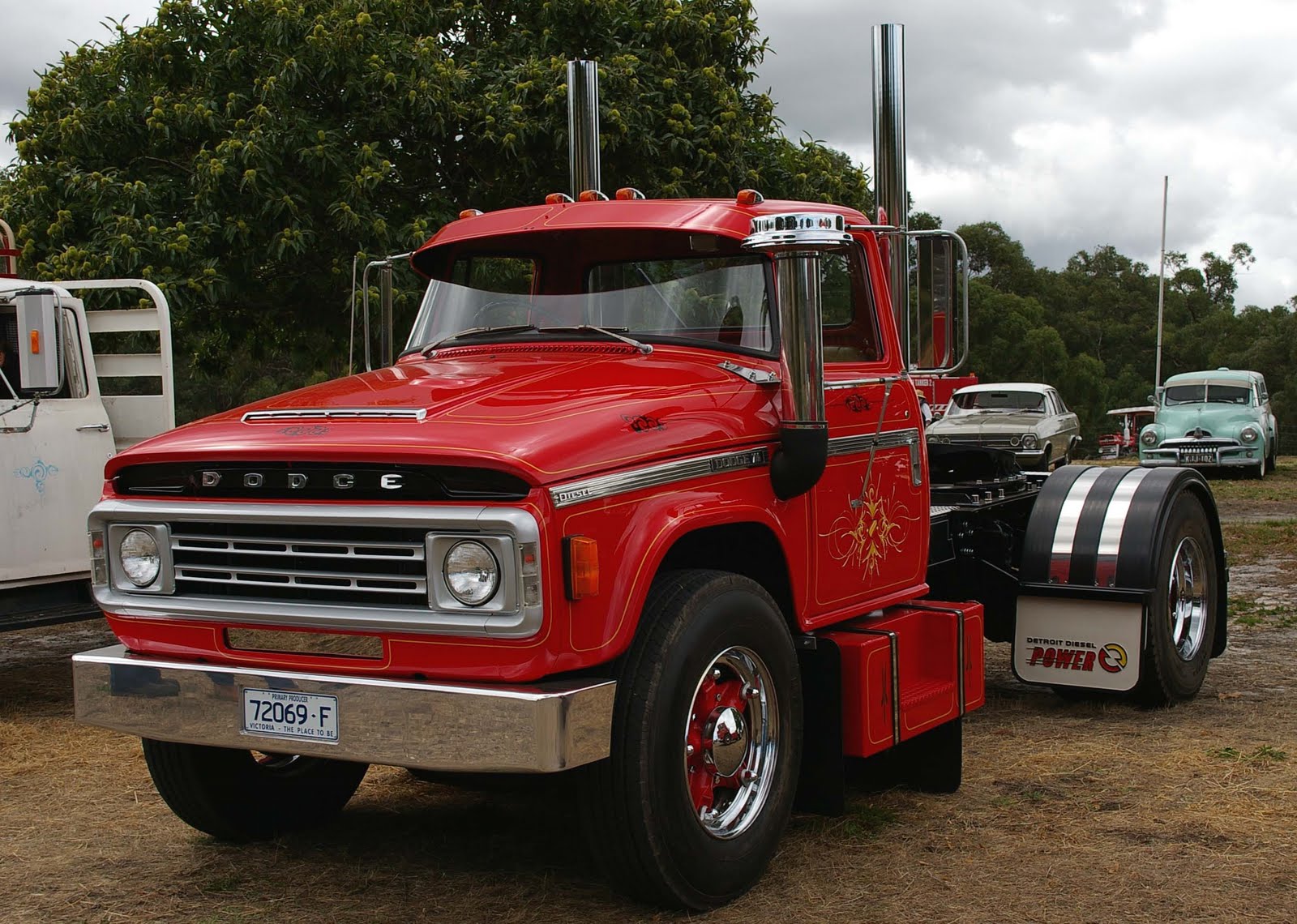 Dodge 700