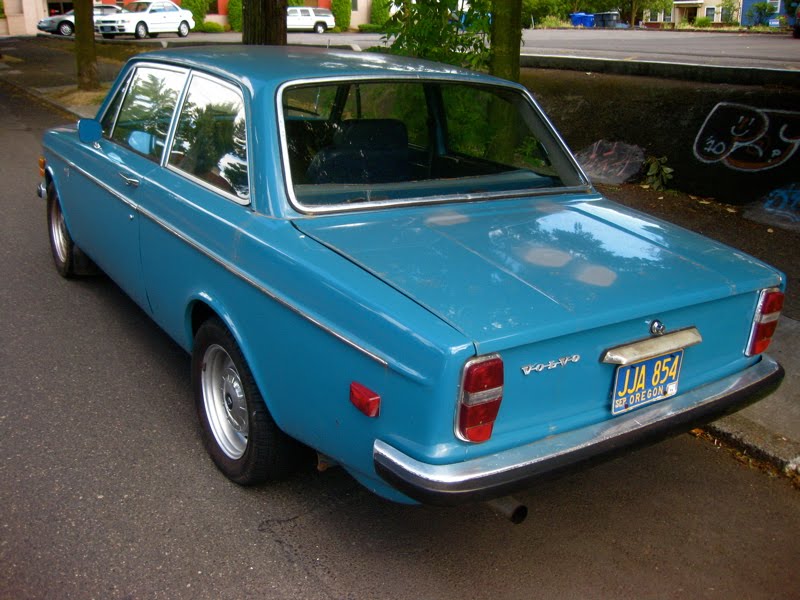 Volvo 142S